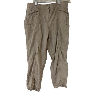 Chicos Pants Womens Size 2 Capri Tan Flat 4 pockets and 2 front zippers